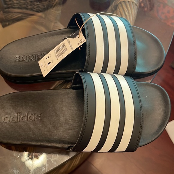 Brand new with tag size 8 women size 7 men unisex flip flops Adidas brand. - Picture 2 of 4